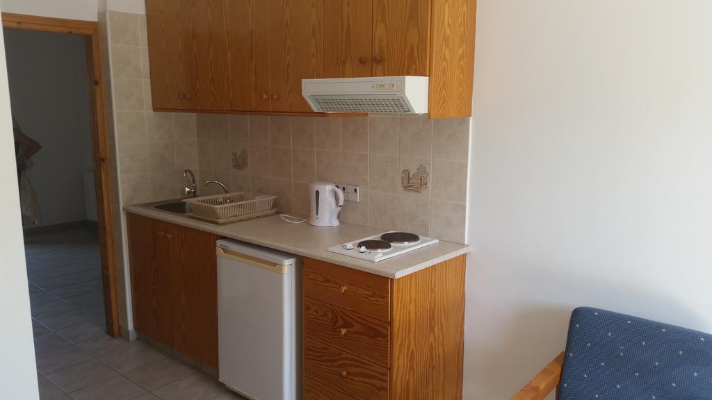 Pissouriana Hotel Apartments Esterno foto