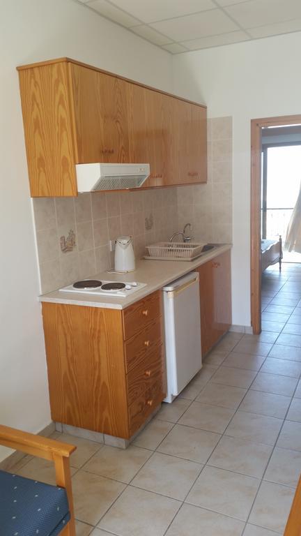 Pissouriana Hotel Apartments Esterno foto