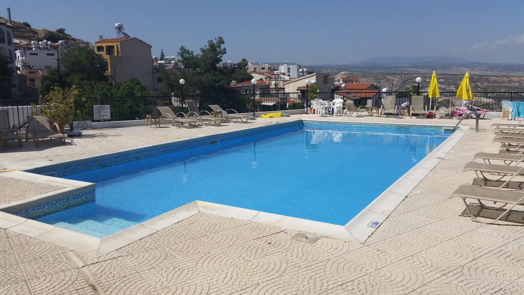 Pissouriana Hotel Apartments Esterno foto