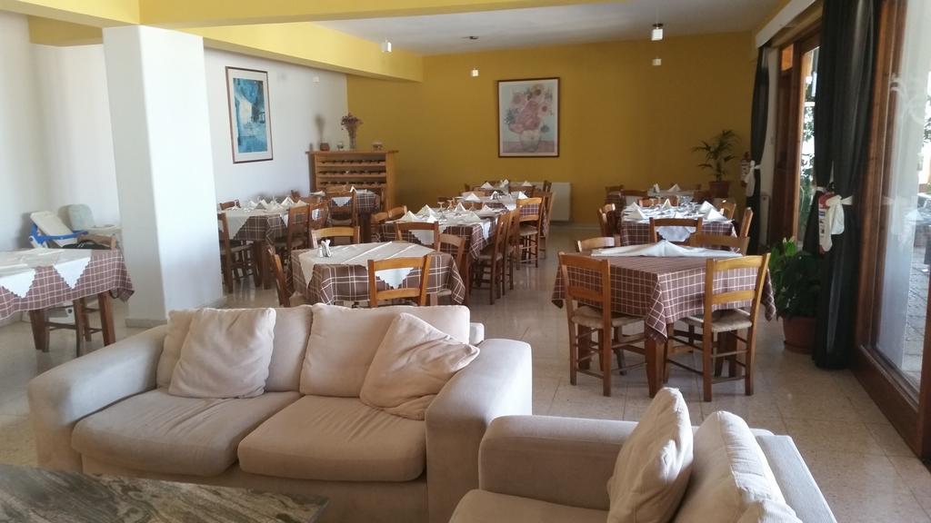 Pissouriana Hotel Apartments Esterno foto